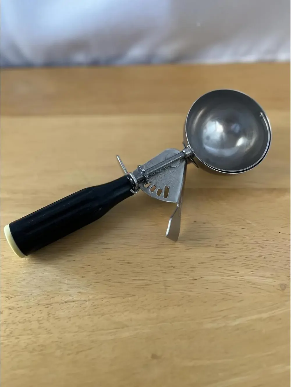 Vintage Hamilton Beach Model NSF 67 Ice Cream Scoop with Black Handle